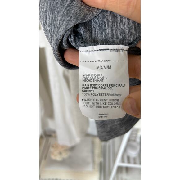 Under Armor Women's Size M Set of 3 Athletic Activewear Tops #0520 - Picture 5 of 16